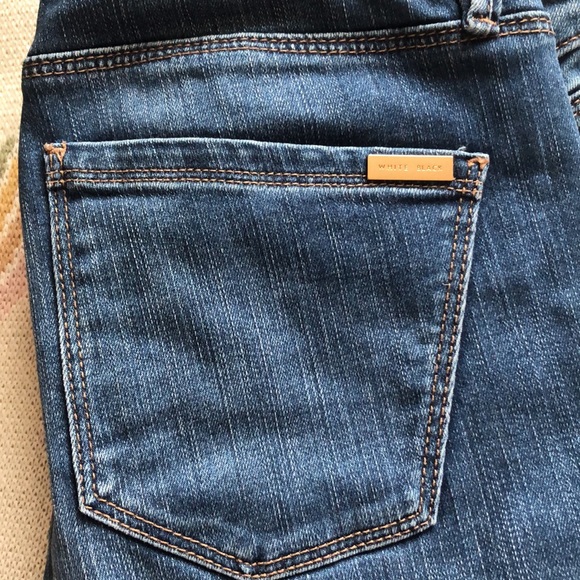 Classic-Rise Lace-Hem Skinny Ankle Jeans - Picture 10 of 10